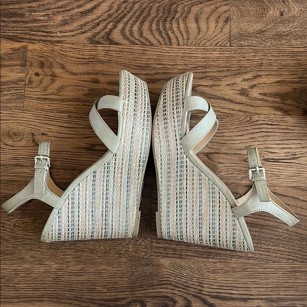 Lauren Conrad Waverly Metallic Wedge Sandals - Picture 6 of 9